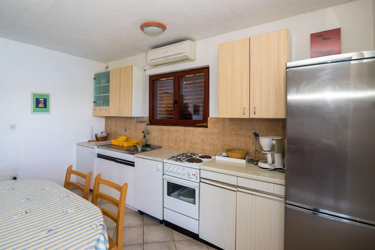 Apartments Ivan สลาทิเน ภายนอก รูปภาพ